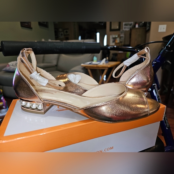 Elegant Rose Gold Women's Shoes with Pearl Heel - Picture 1 of 2